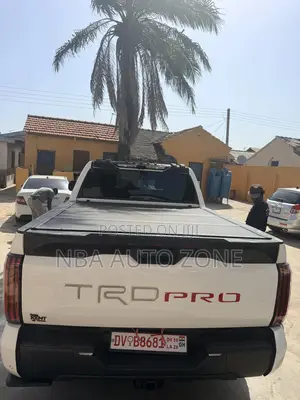 Toyota Tundra 2014-25 Pickup Truck Bucket Cover(Hard, Trifold)