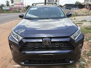 Toyota RAV4 2021 Blue