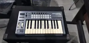Novation Launch Key 26 Midi Keyboard