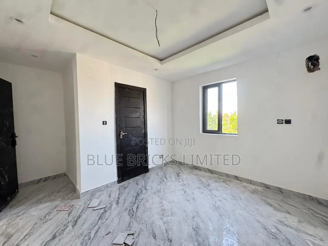 2bdrm House in School Junction for sale