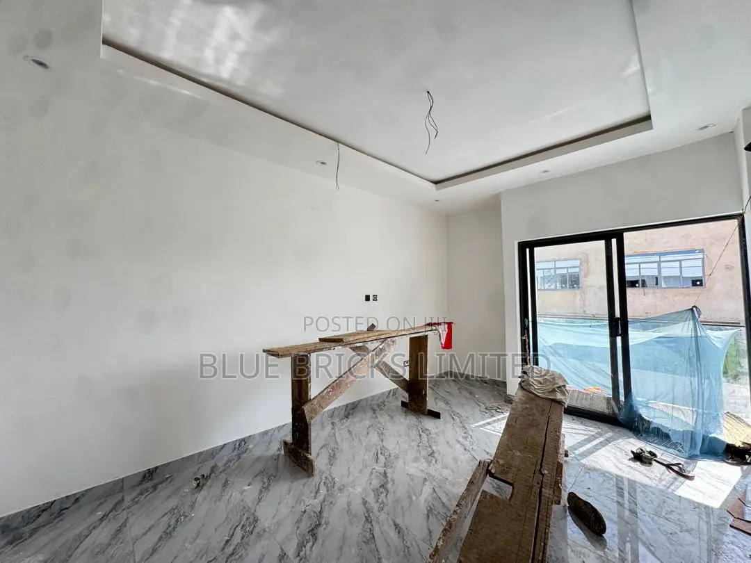 2bdrm House in School Junction for sale