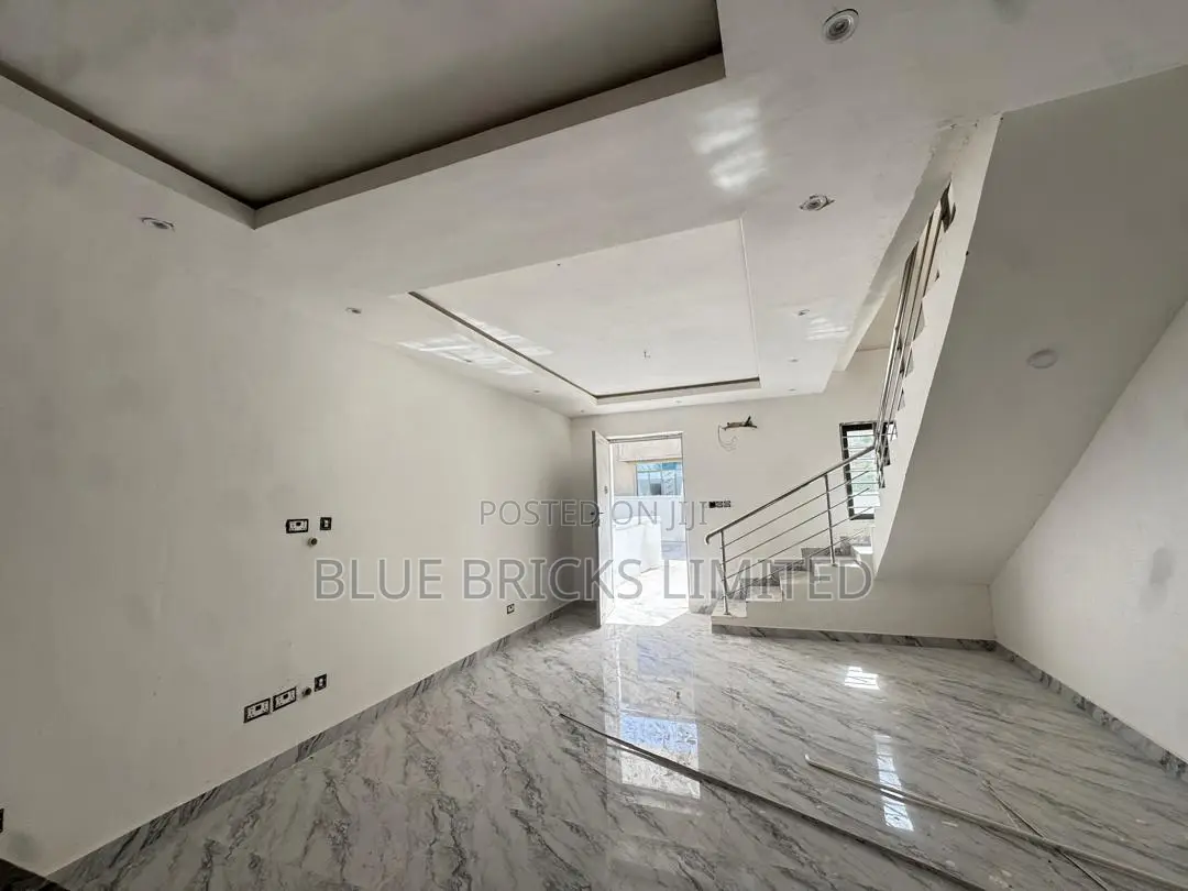 2bdrm House in School Junction for sale