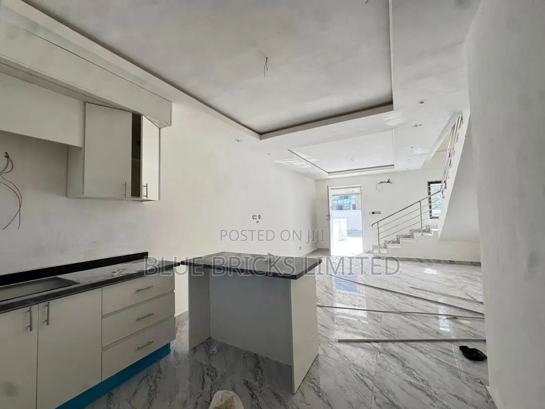 2bdrm House in School Junction for sale