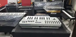 Novation Remote 25 Midi Keyboard