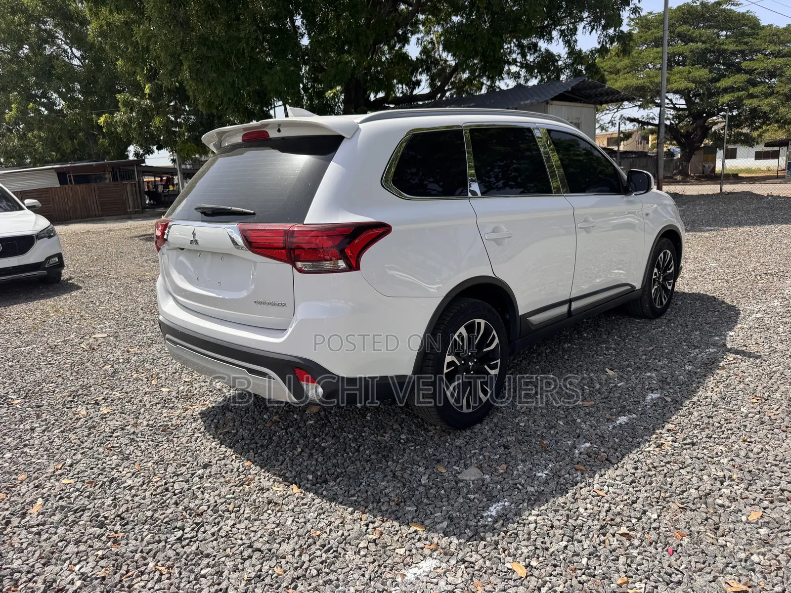 Mitsubishi Outlander 2019 White