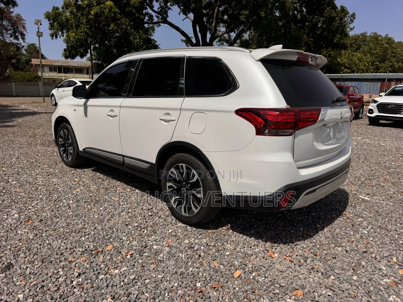 Mitsubishi Outlander 2019 White