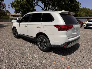 Mitsubishi Outlander 2019 White