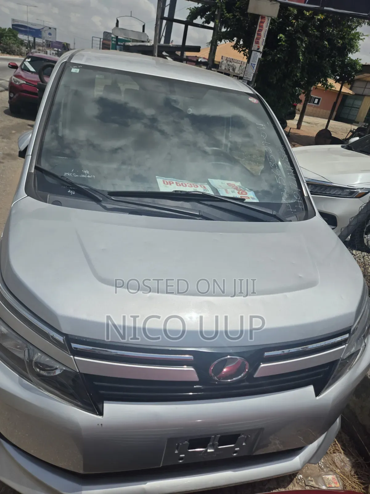 Toyota Voxy 2015 Silver
