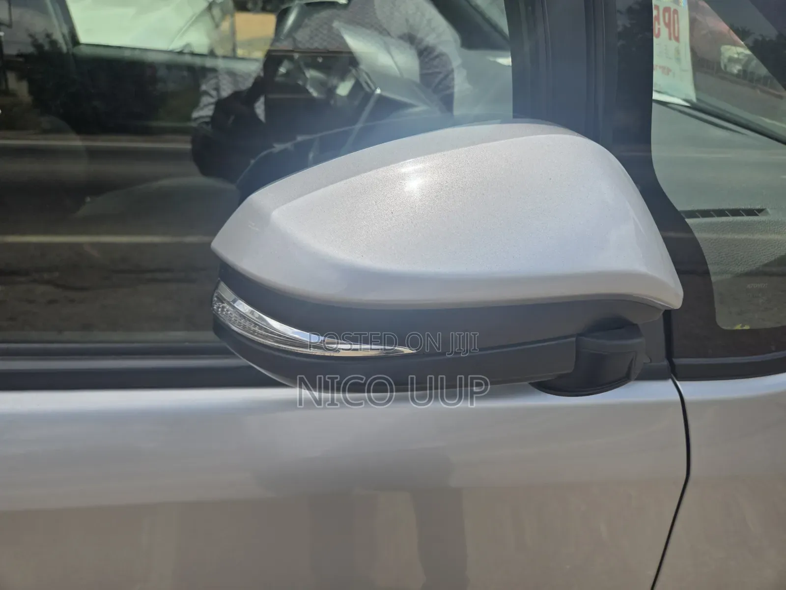 Toyota Voxy 2015 Silver