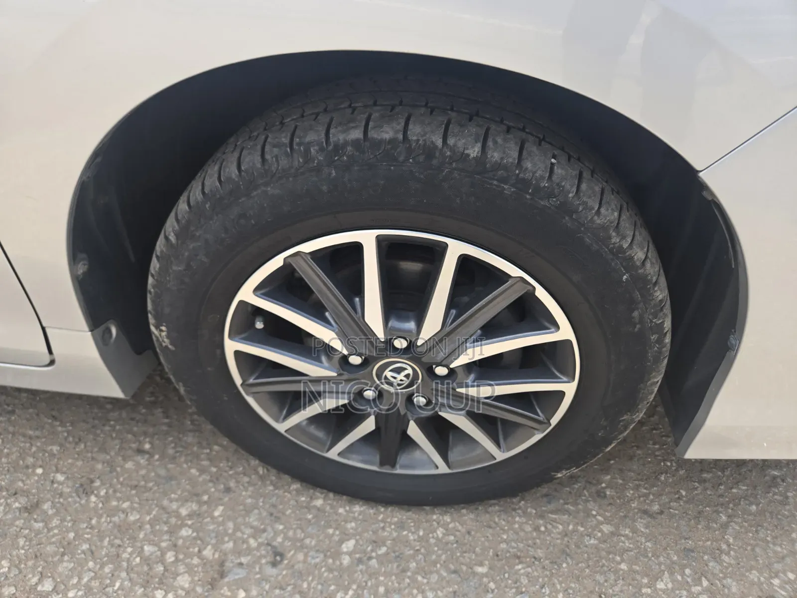 Toyota Voxy 2015 Silver