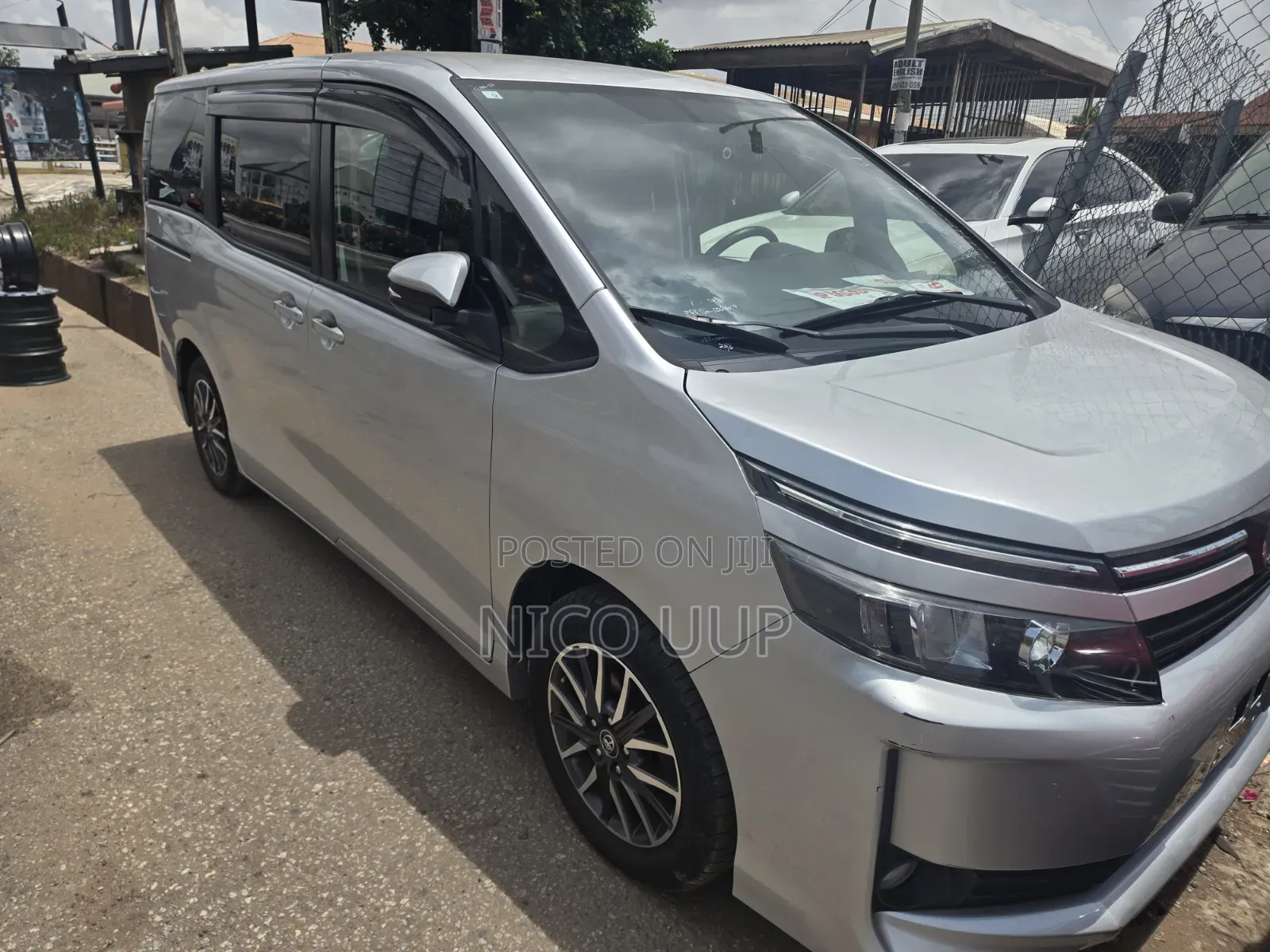 Toyota Voxy 2015 Silver