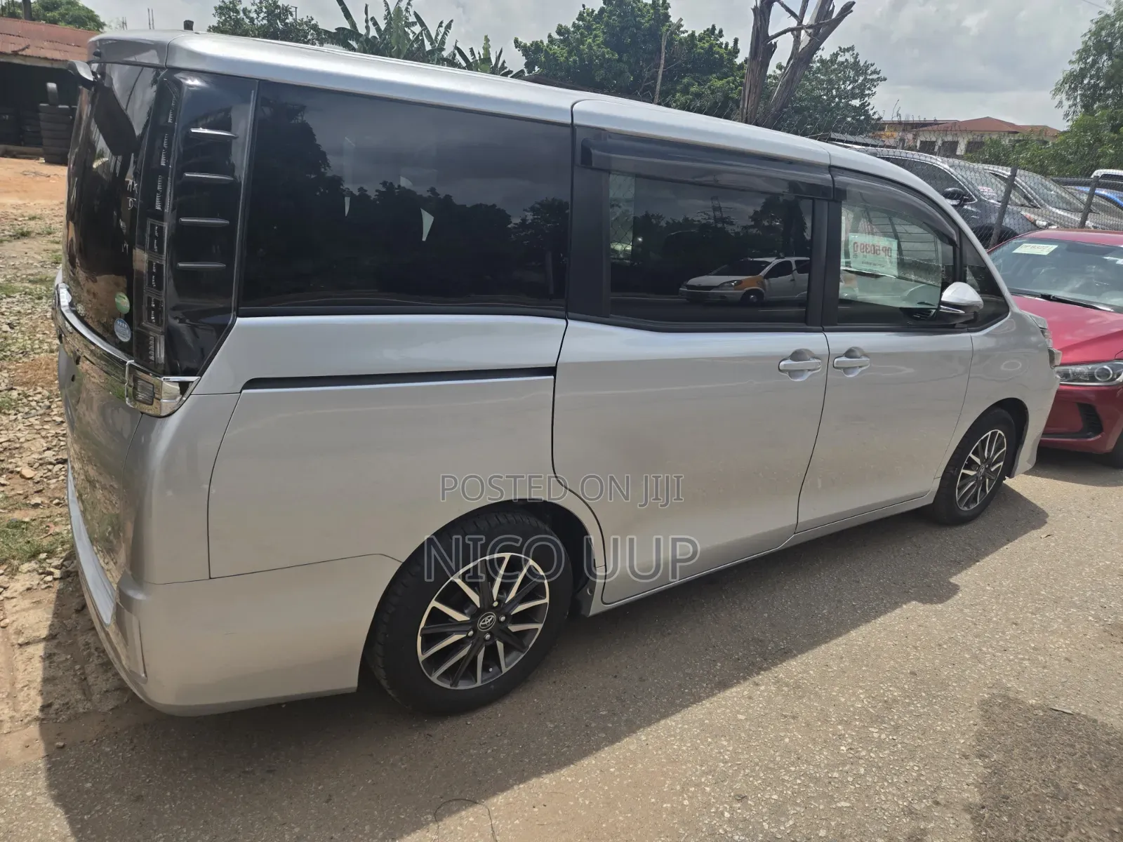 Toyota Voxy 2015 Silver