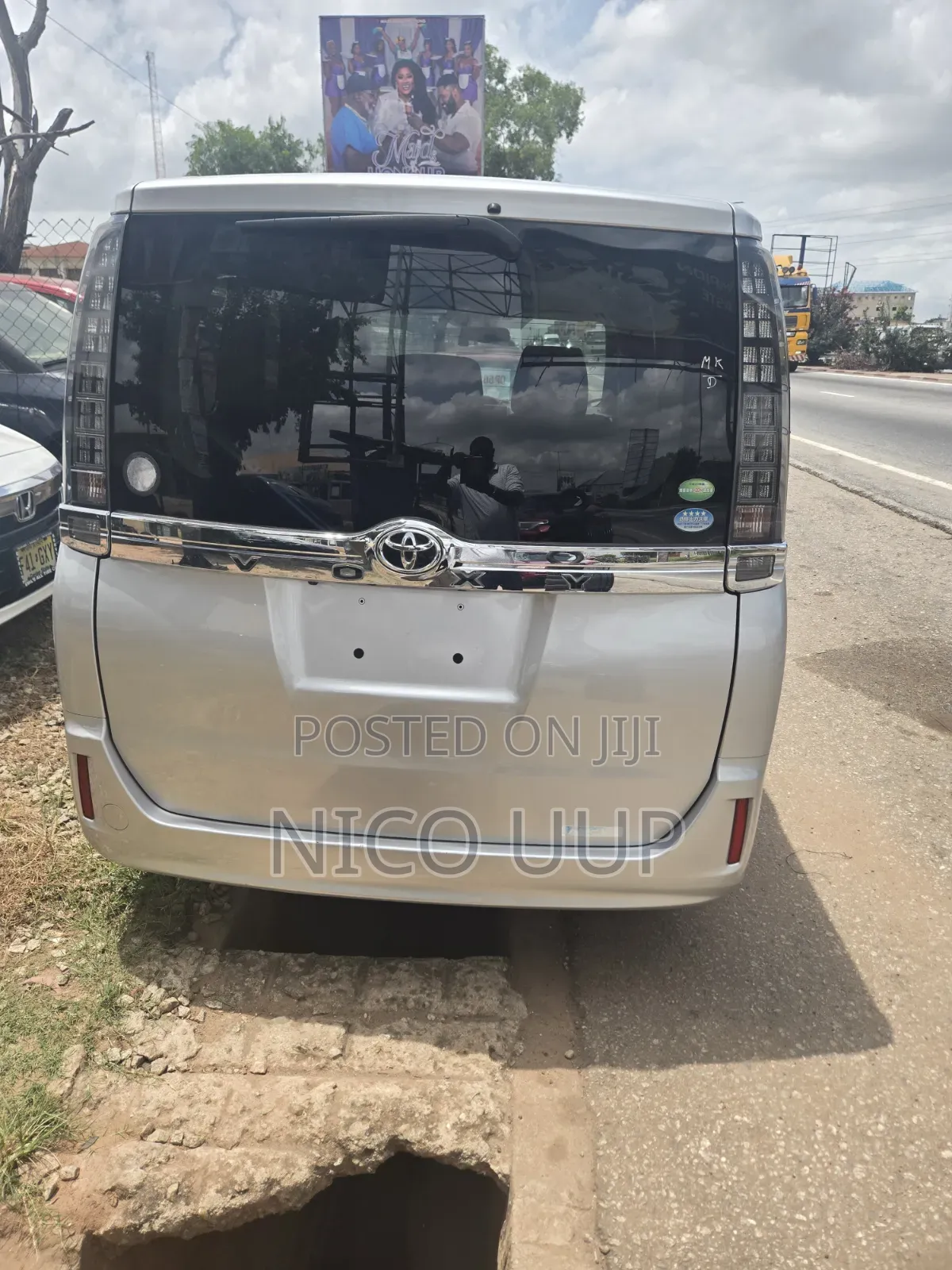 Toyota Voxy 2015 Silver