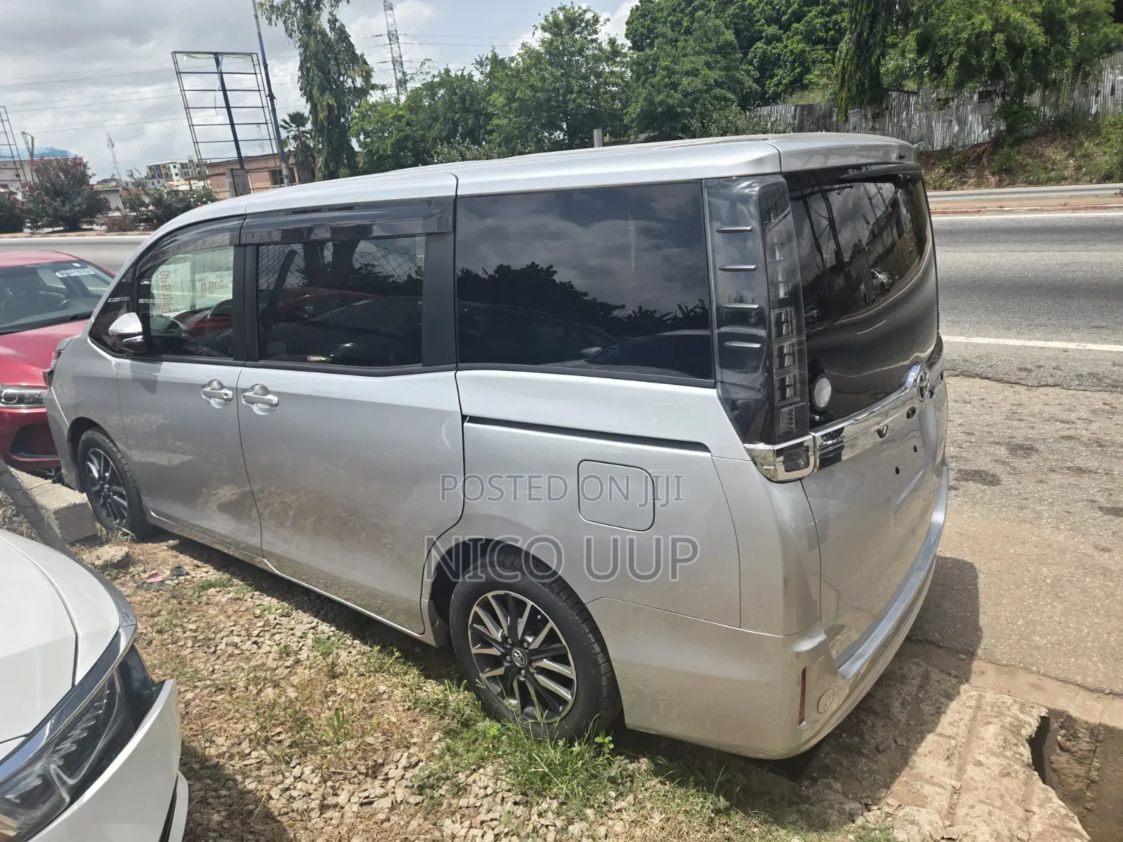 Toyota Voxy 2015 Silver