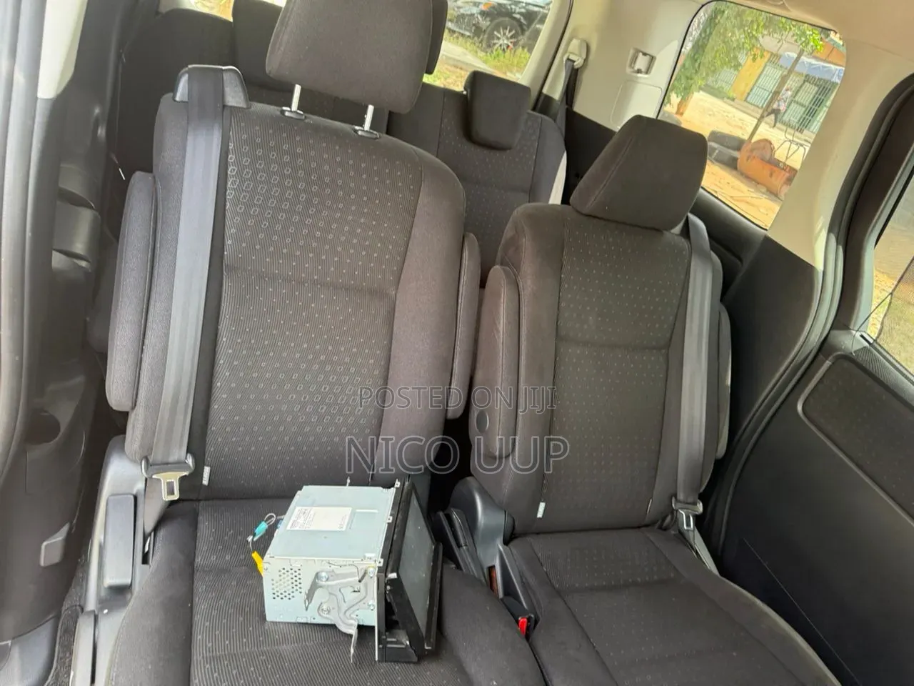 Toyota Voxy 2015 Silver
