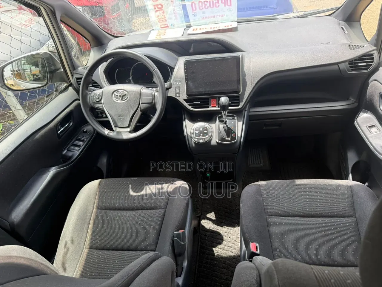 Toyota Voxy 2015 Silver
