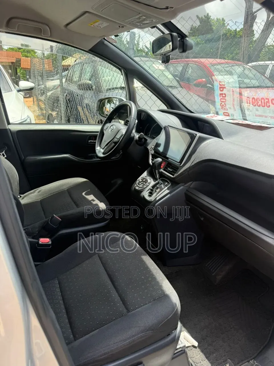 Toyota Voxy 2015 Silver