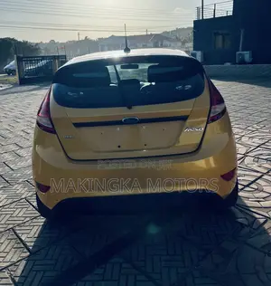 Ford Fiesta SE Sedan 2013 Yellow