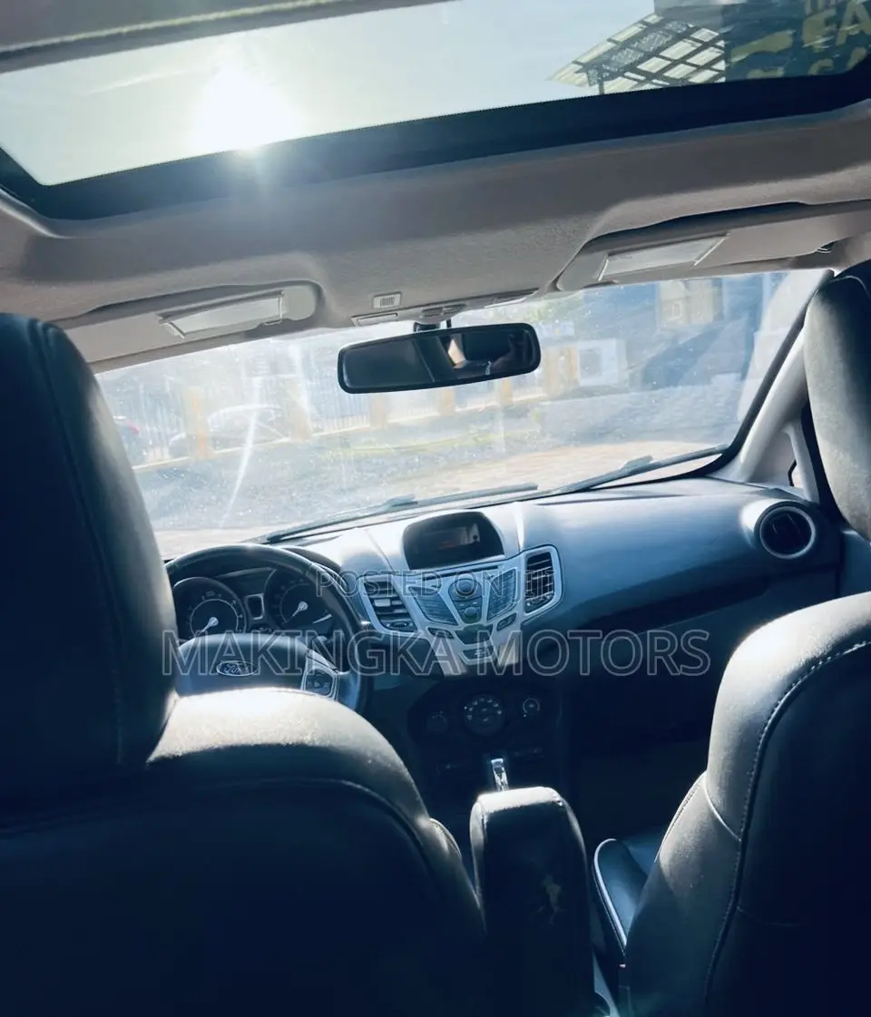 Ford Fiesta SE Sedan 2013 Yellow