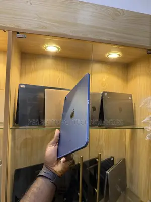 New Apple iPad (2025) 128 GB Blue