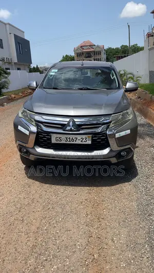 Mitsubishi Pajero Sport 2017 Silver