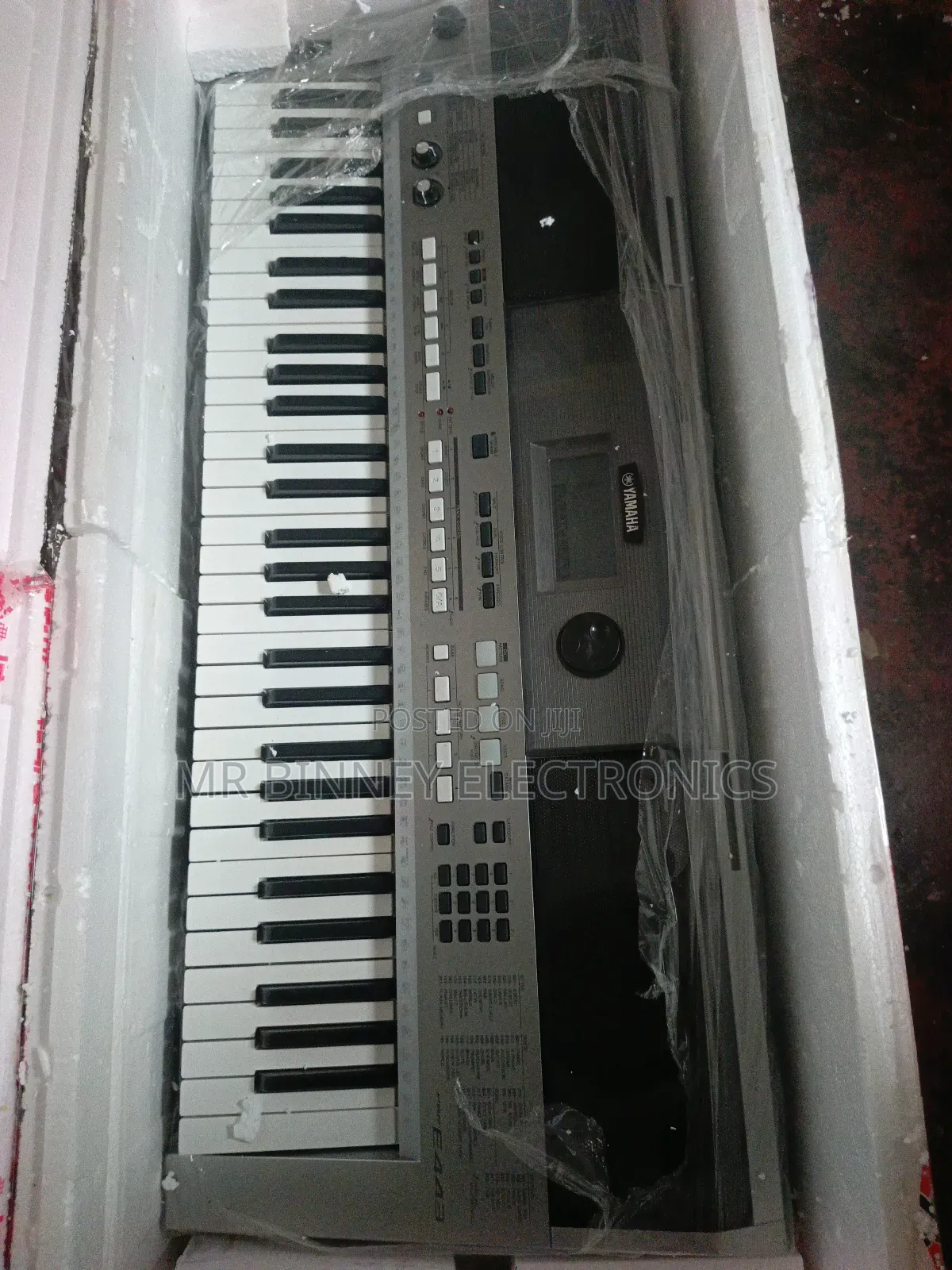 Yamaha PSR E443