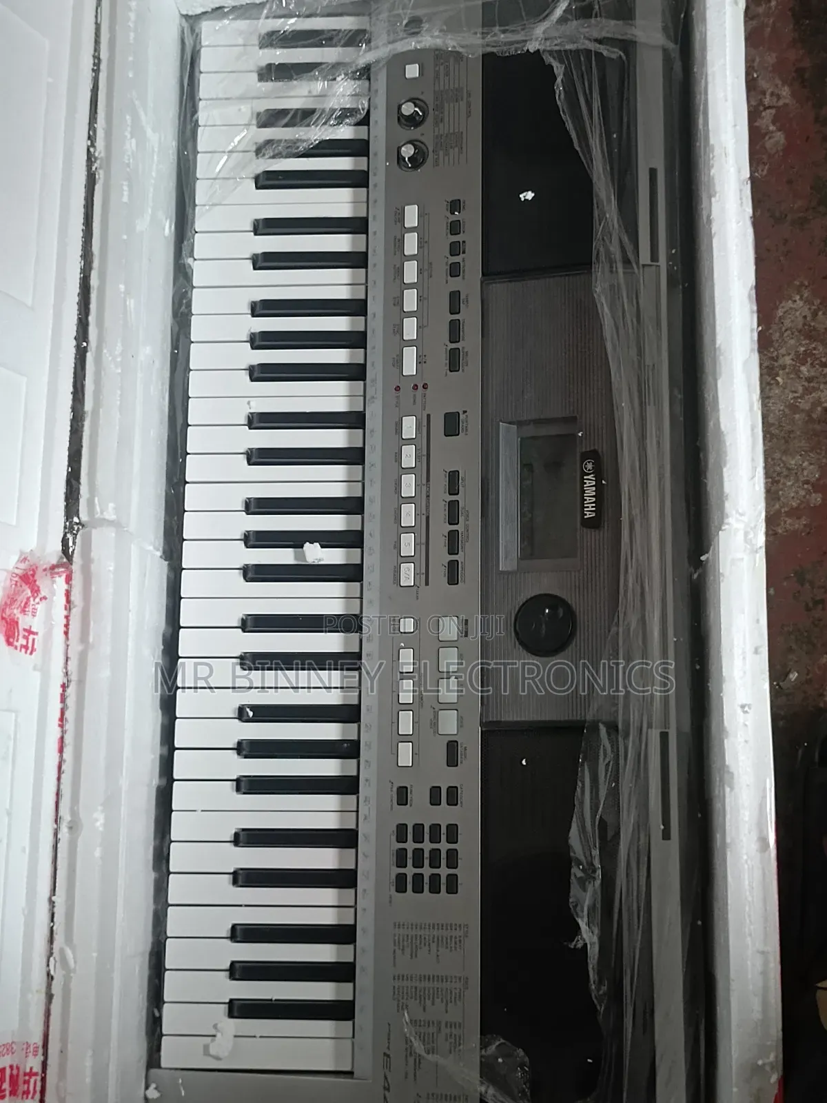 Yamaha PSR E443