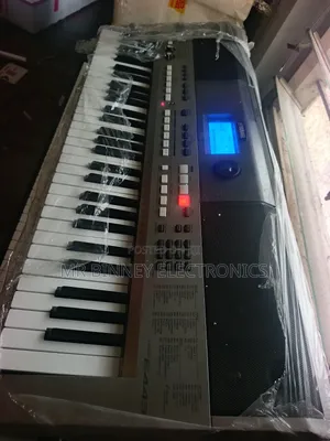 Yamaha PSR E443
