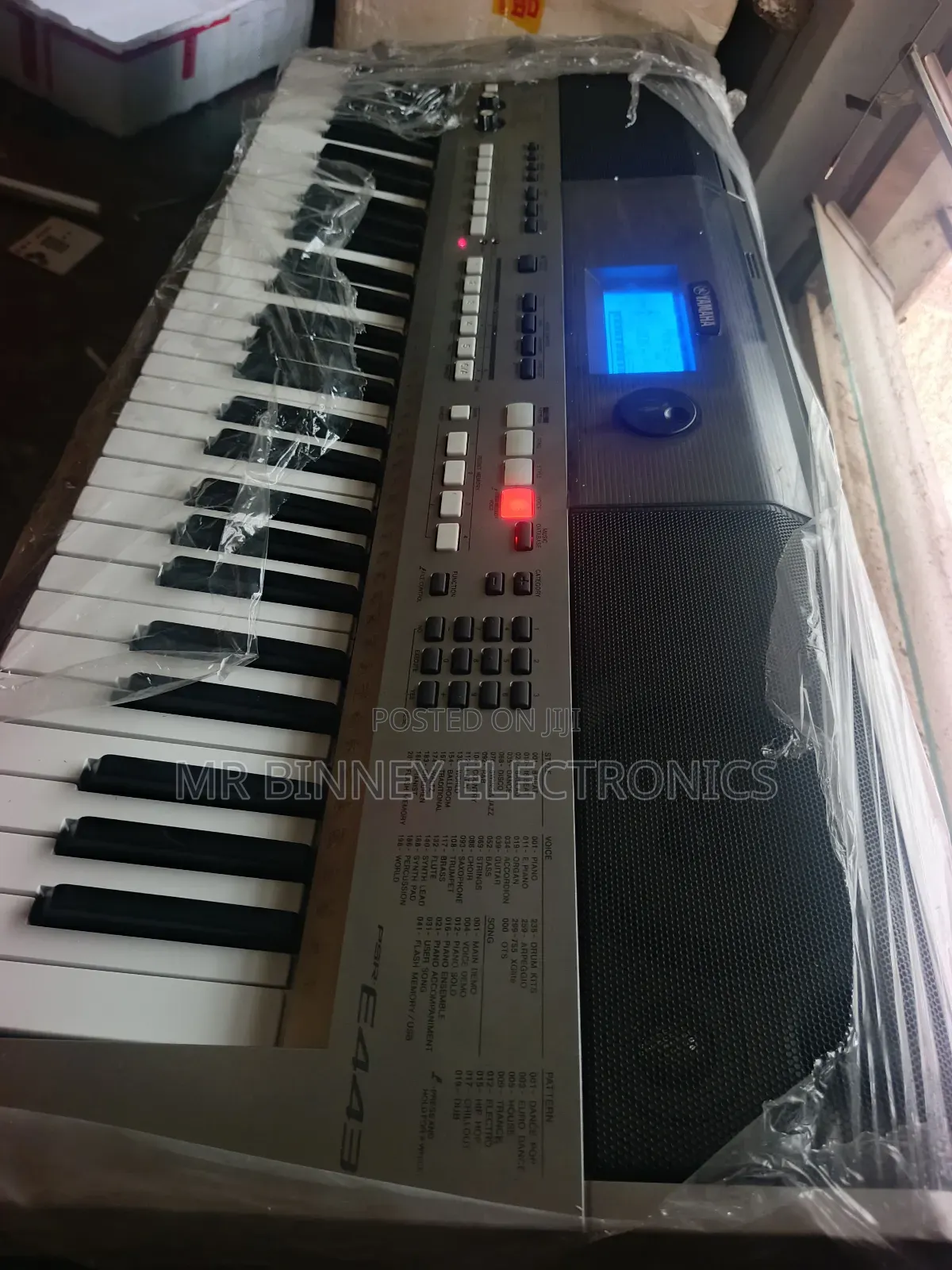 Yamaha PSR E443