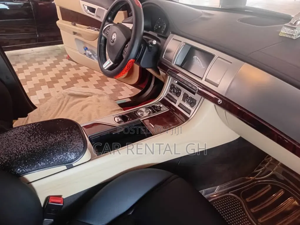 Jaguar Xf Chauffeur Service – Luxury Ride With Professional Driver