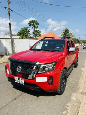Nissan Navara 2010 Red