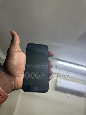 Apple iPhone SE (2020) 64 GB Black