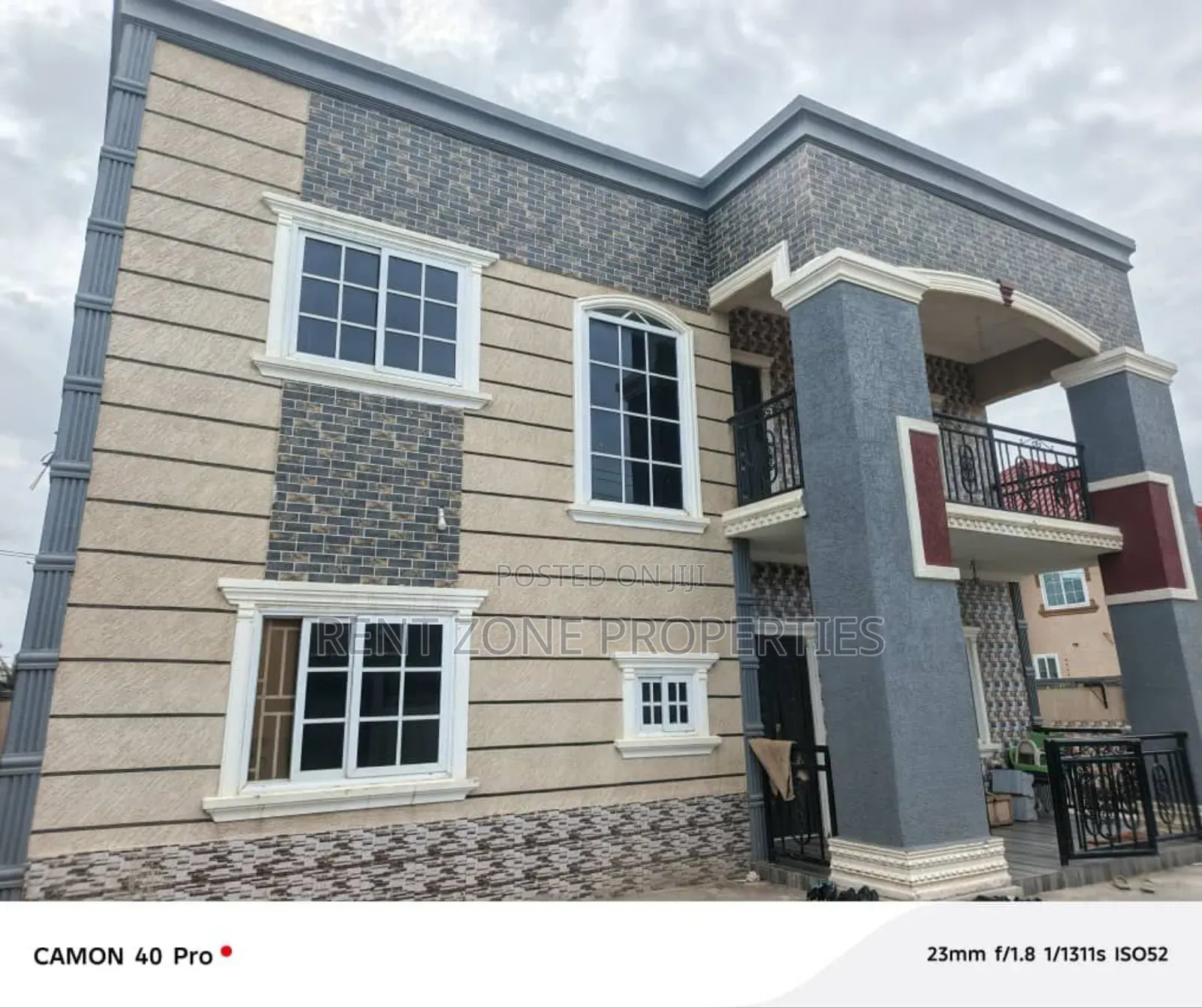 6bdrm Duplex in Amasaman for sale