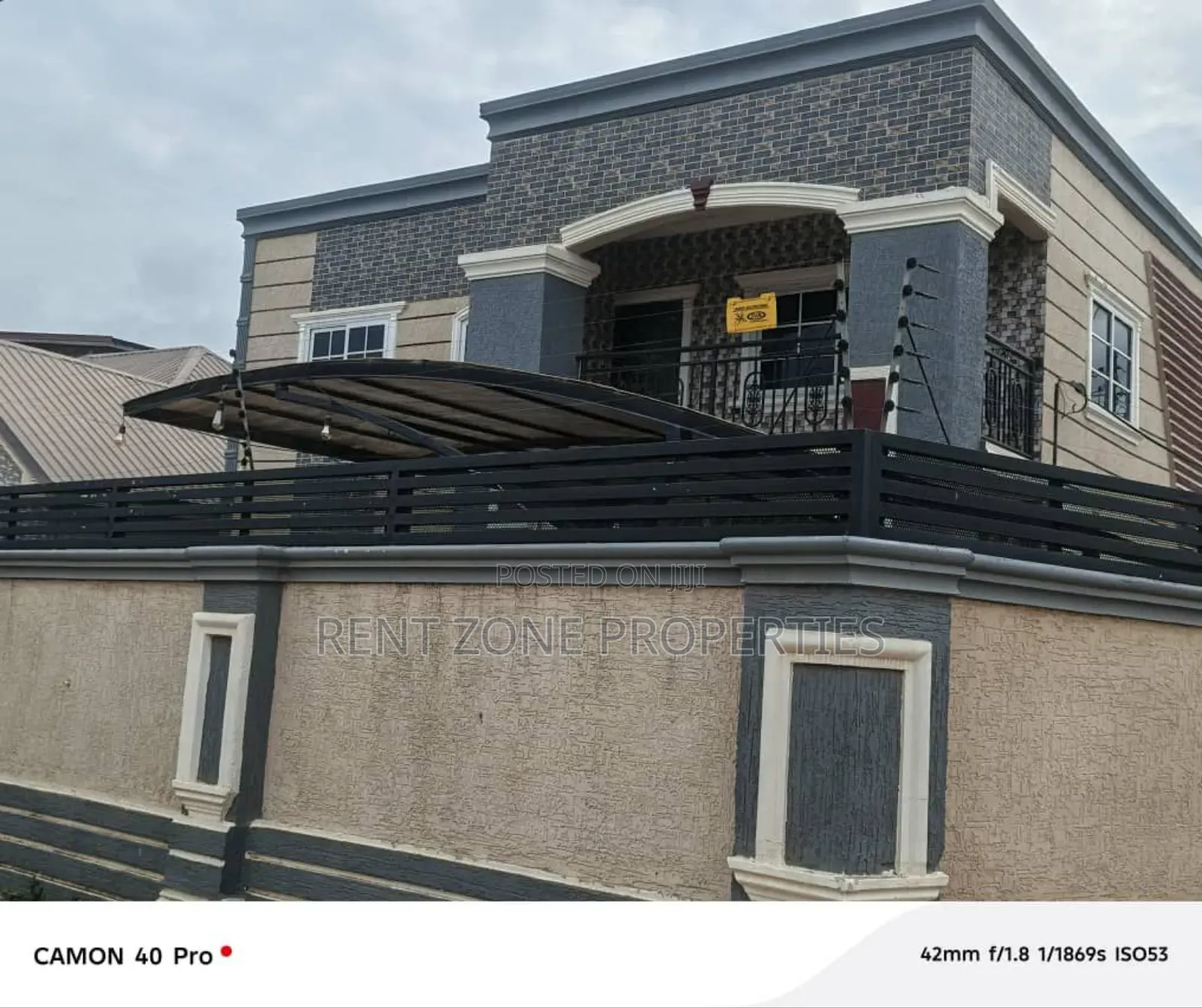 6bdrm Duplex in Amasaman for sale