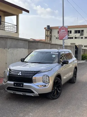 Mitsubishi Outlander SE 2022 Gray