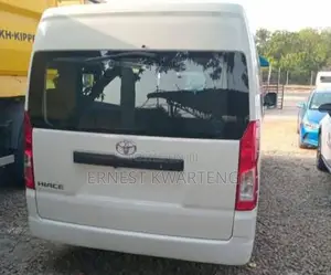 Toyota HiAce 2021 White