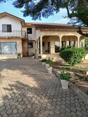 10bdrm House in 10 Bedroom House, Presby Church Area for rent