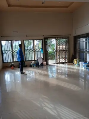 10bdrm House in 10 Bedroom House, Presby Church Area for rent