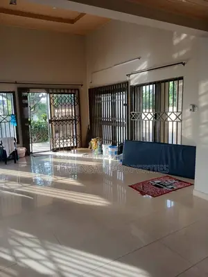 10bdrm House in 10 Bedroom House, Presby Church Area for rent