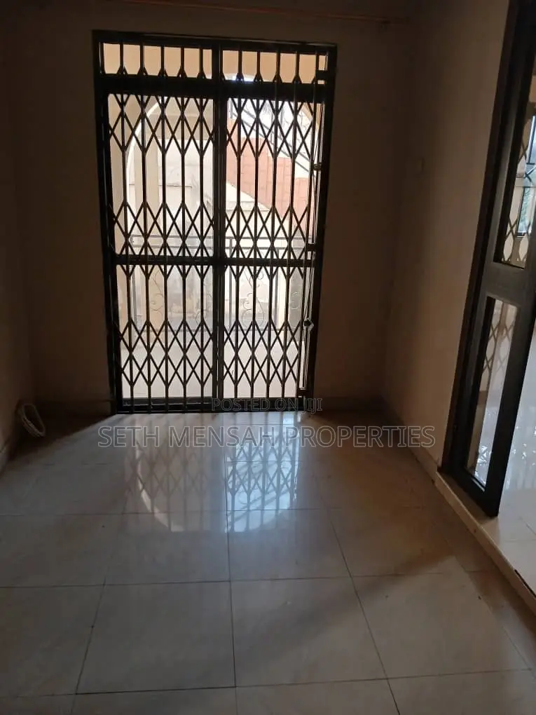 10bdrm House in 10 Bedroom House, Presby Church Area for rent
