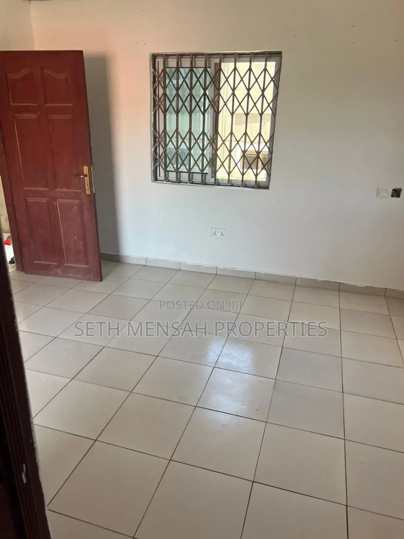 10bdrm House in 10 Bedroom House, Presby Church Area for rent