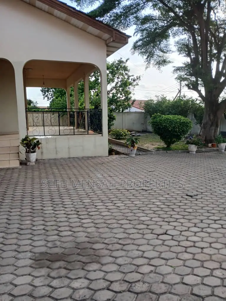 10bdrm House in 10 Bedroom House, Presby Church Area for rent