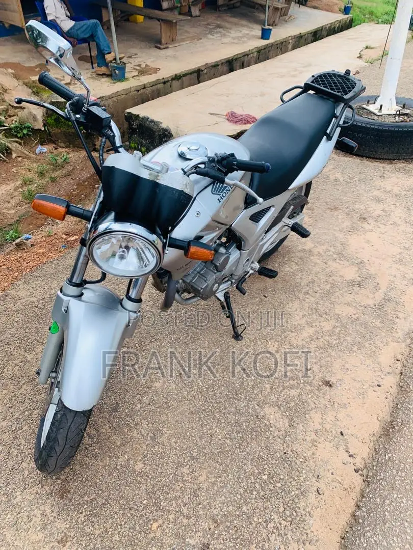 Honda CB 2011 Silver