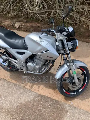 Honda CB 2011 Silver
