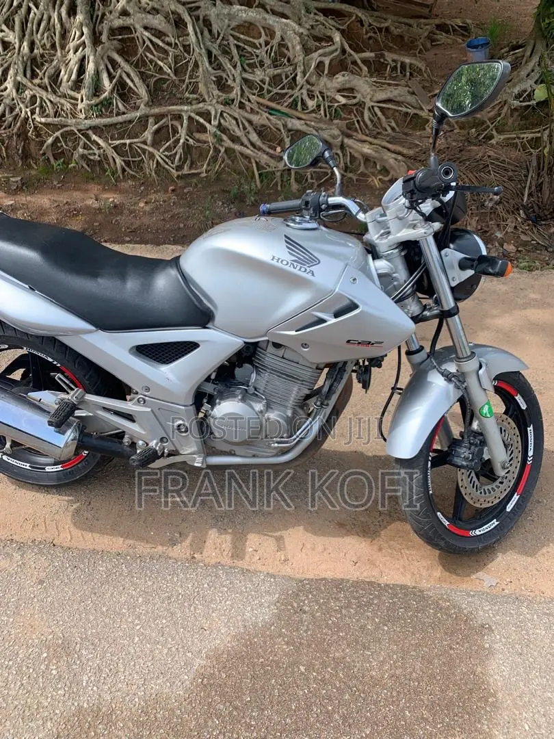 Honda CB 2011 Silver