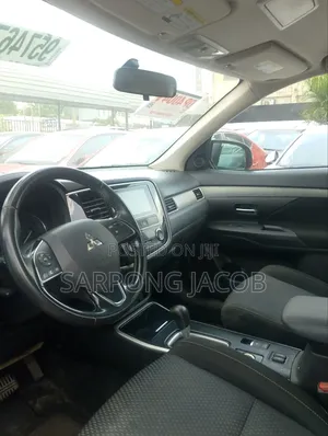 Mitsubishi Outlander SE FWD 2017 Gray