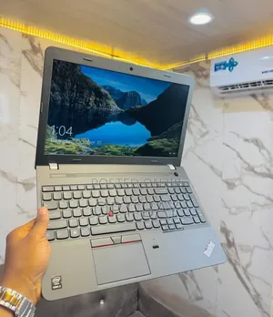 Laptop Lenovo ThinkPad E575 8GB AMD A8 HDD+SSD 500GB