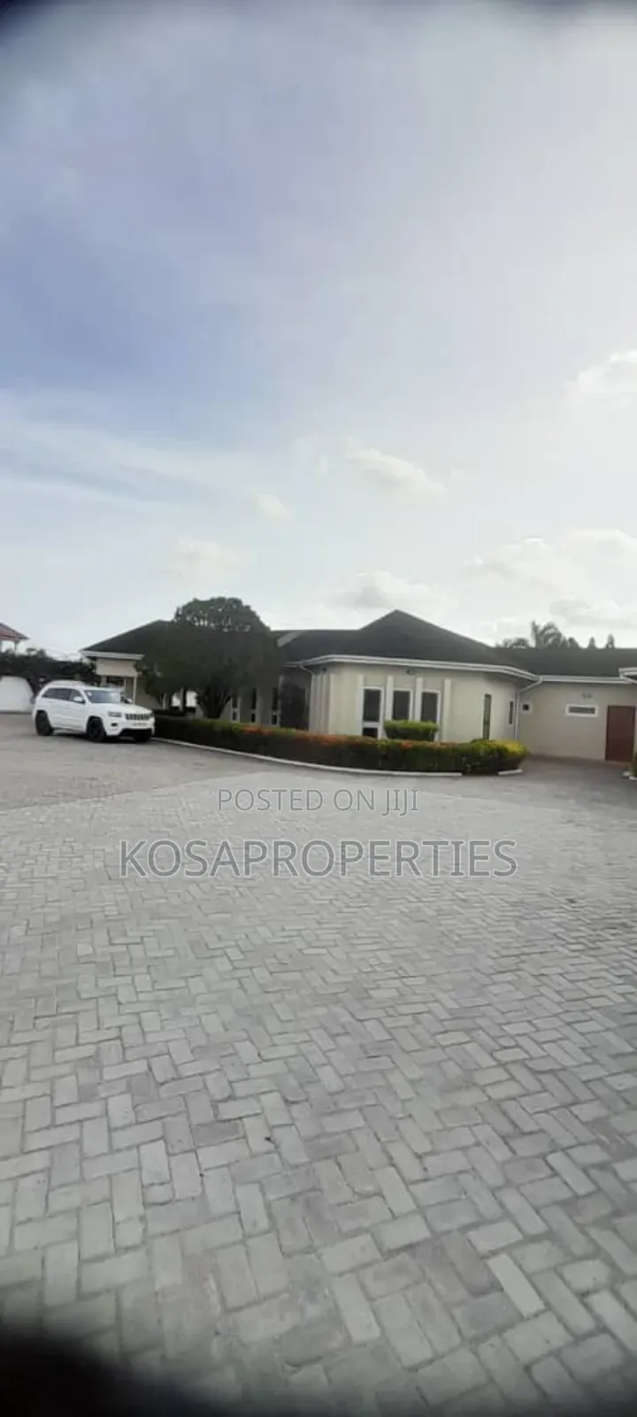 8bdrm House in East Legon for rent