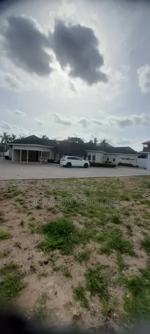 8bdrm House in East Legon for rent