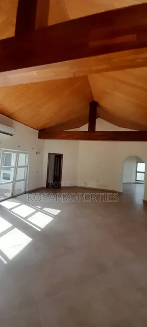 8bdrm House in East Legon for rent